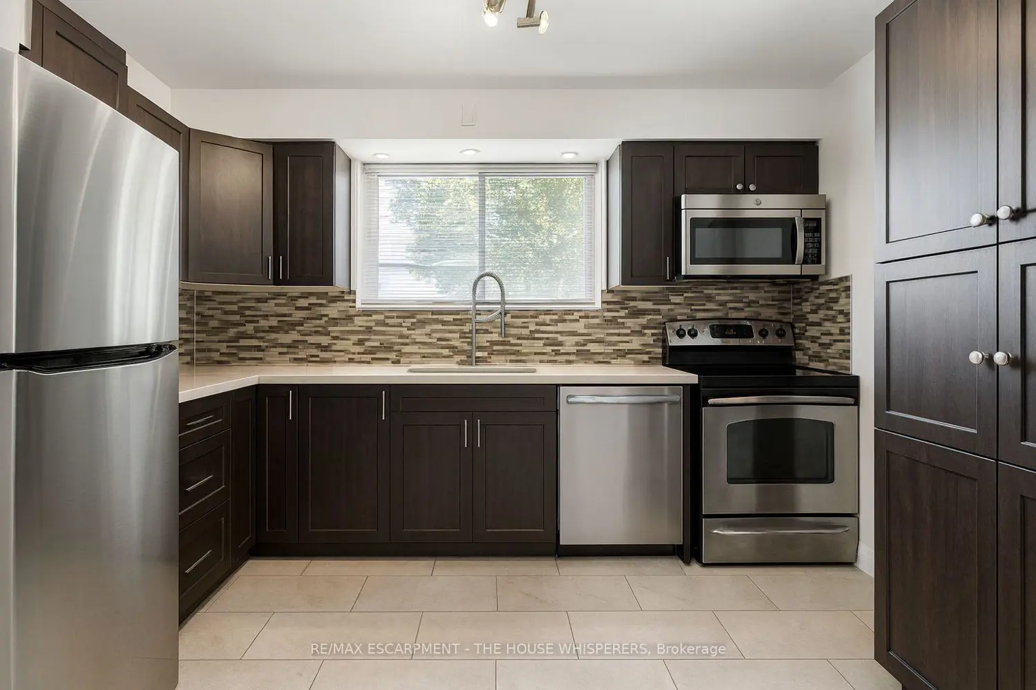 375 Mountainview Drive photo 4