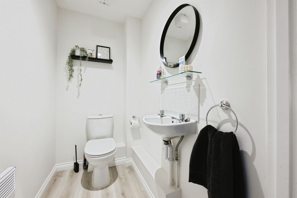 Additional image 12 of 2 bed flat for saleTaverners Way, Hoddesdon EN11