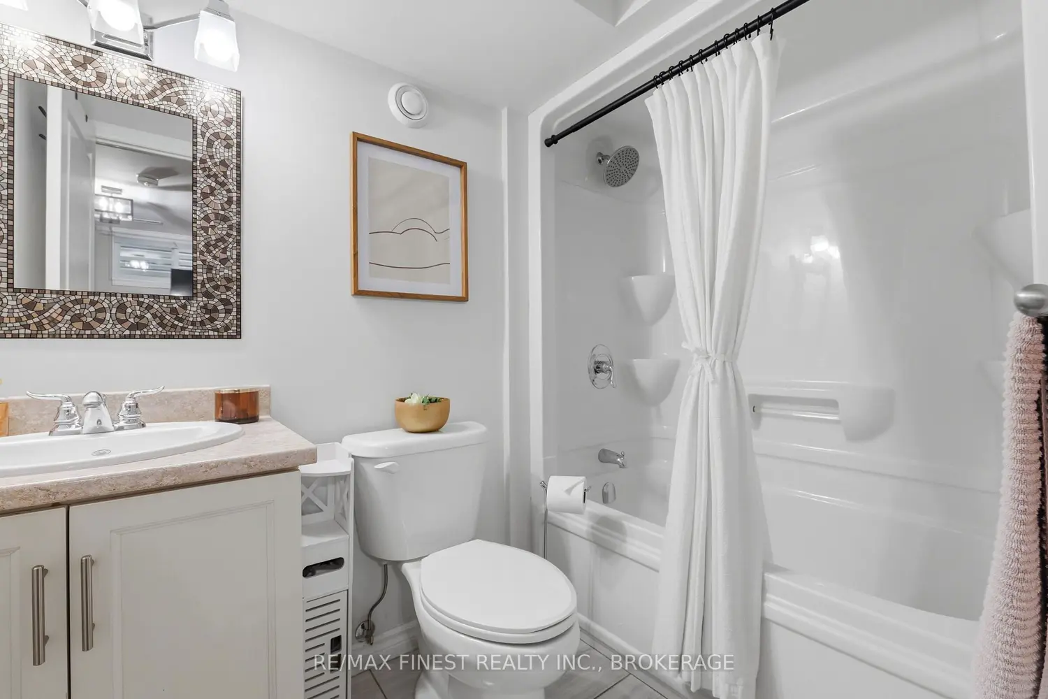 1298 Carfa Crescent photo 5
