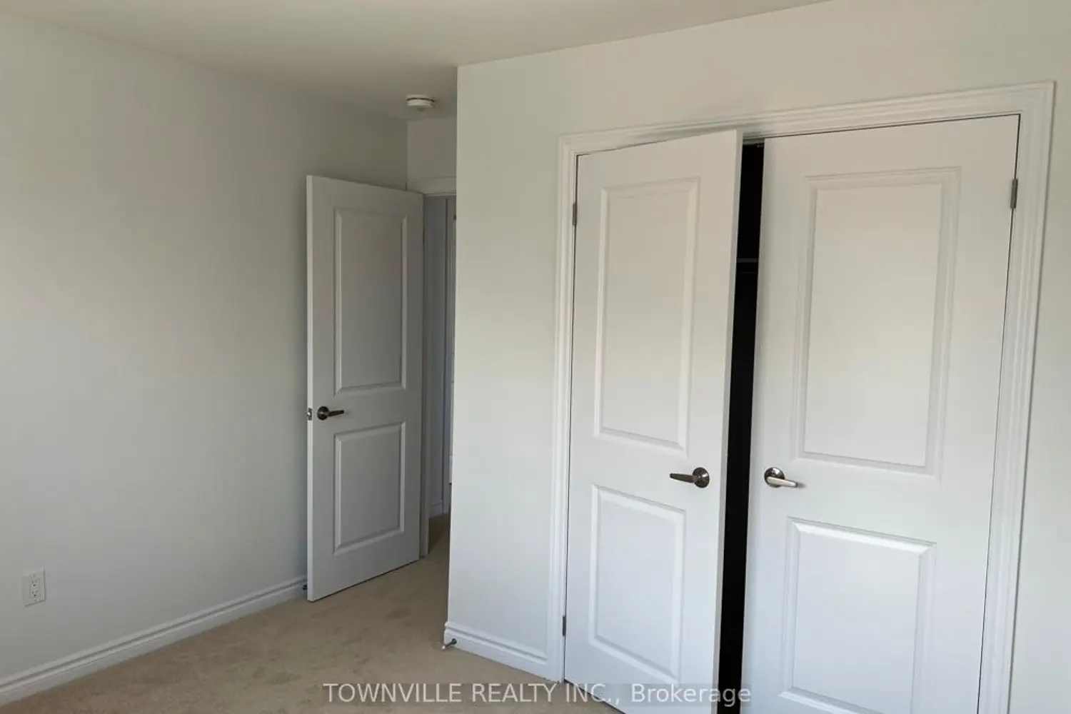 18 Lincoln Drive photo 4