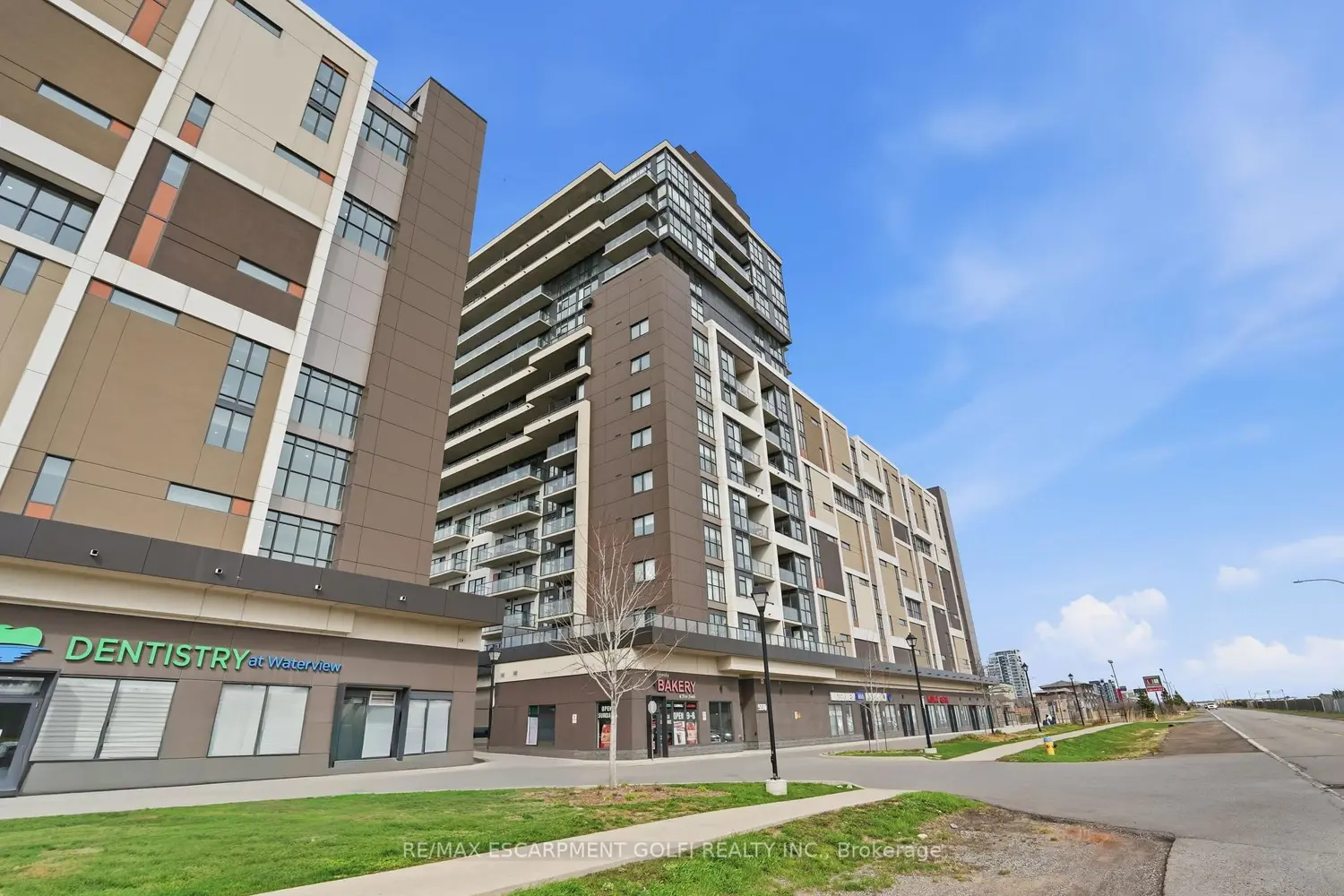550 North Service Road 1504