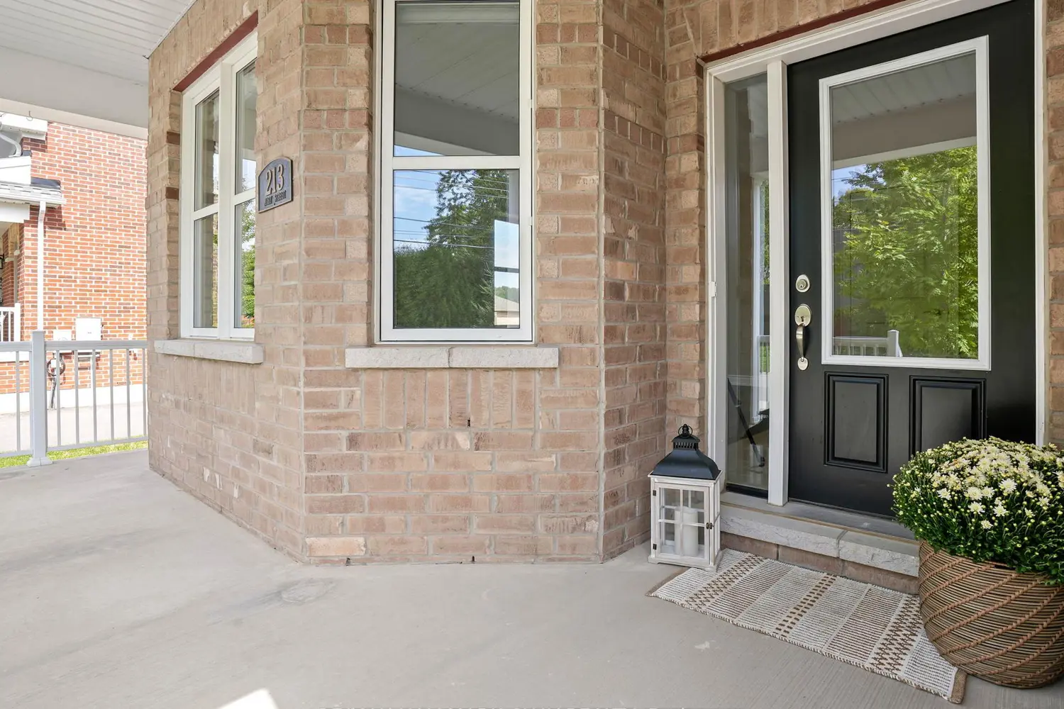 213 Mary Street photo 3