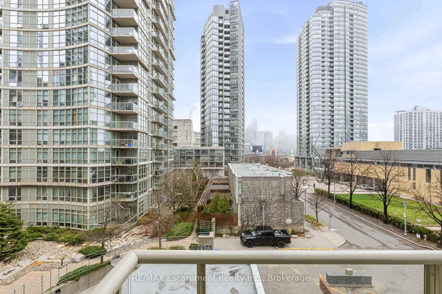 Additional image 8 of 9 Spadina Avenue 303