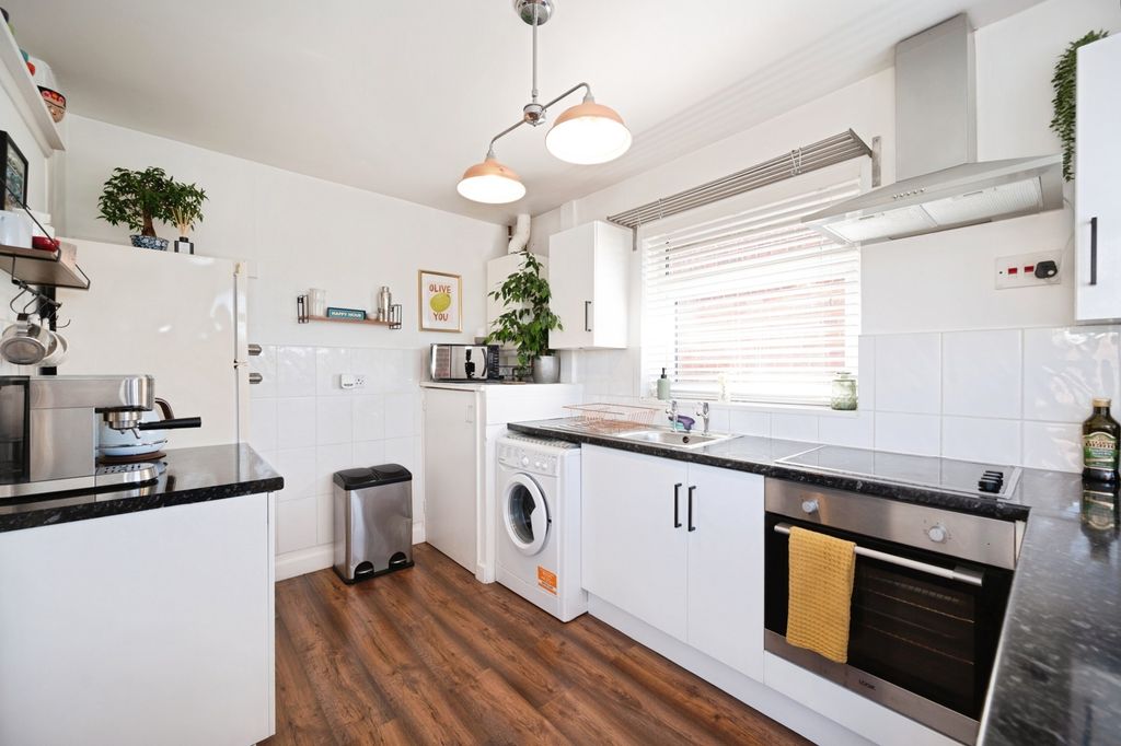 Additional image 4 of 2 bed flat for saleSouthwood Road, Hayling Island, Hampshire PO11