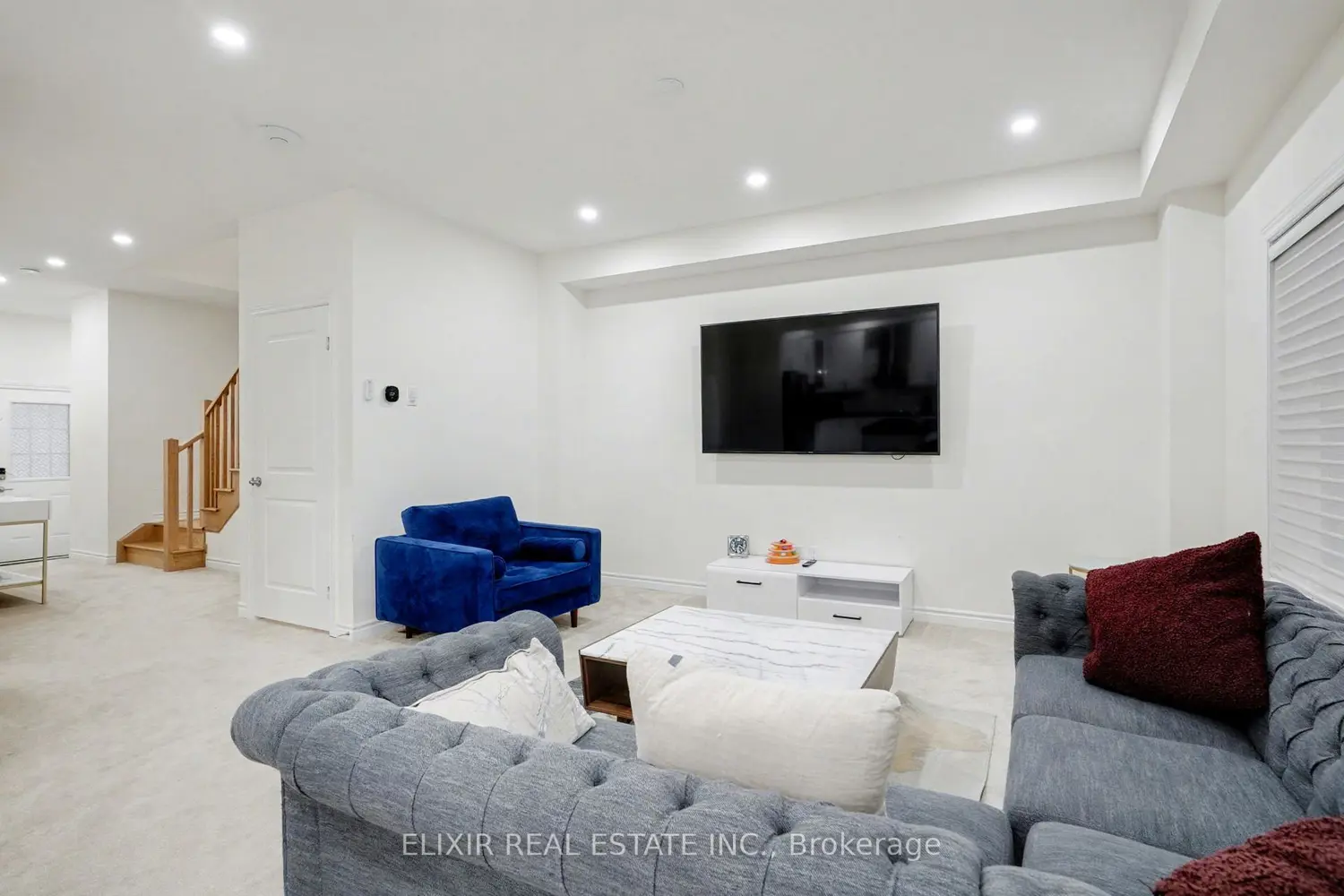18 Jenner Drive photo 4