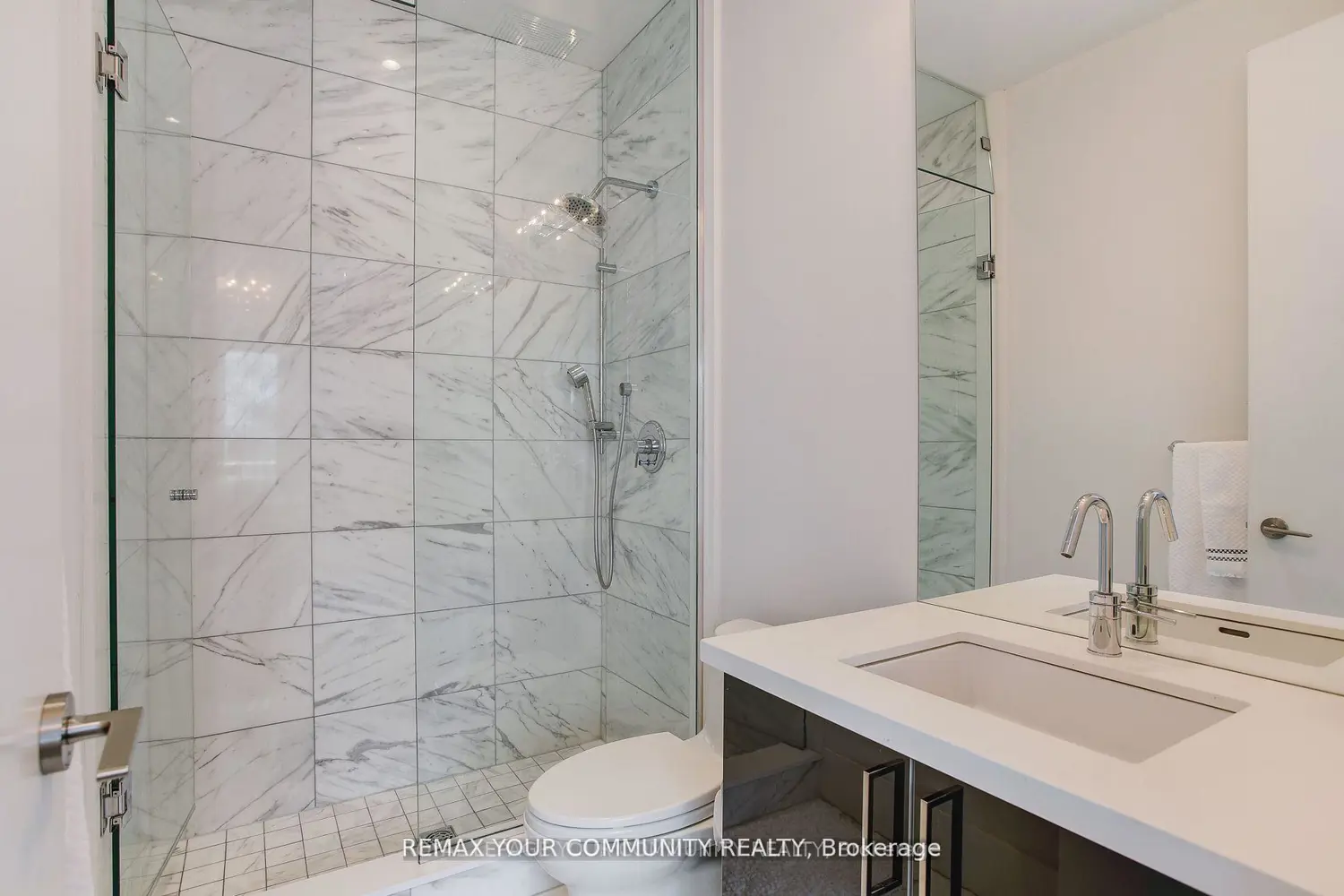 Additional image 14 of 39 Queens Quay 1109