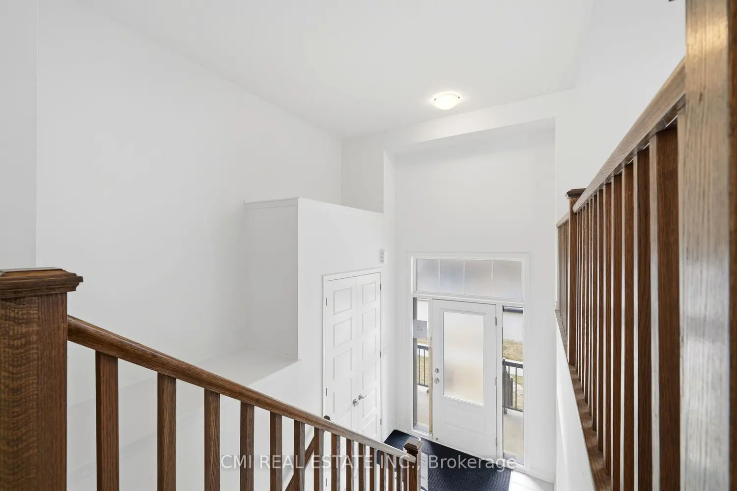 656 Newlove Street photo 5