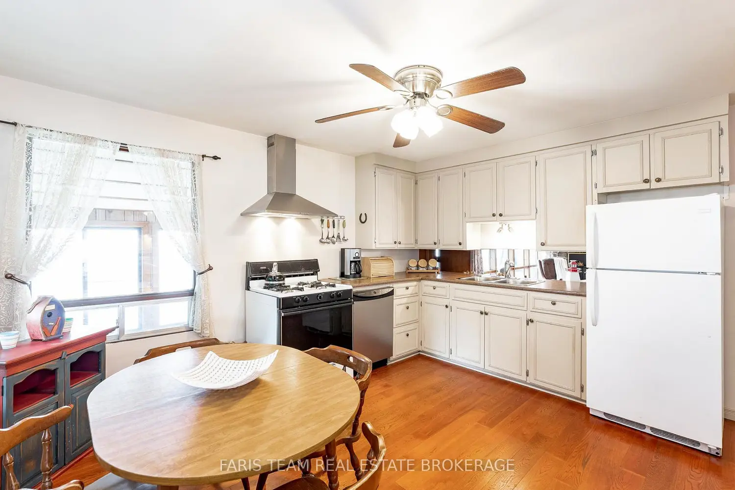 1697 Champlain Road photo 4