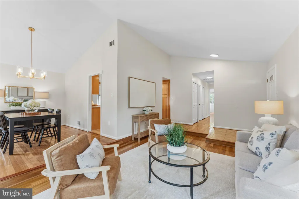 Additional image 2 of 125 Victoria Place, Sterling, VA 20164