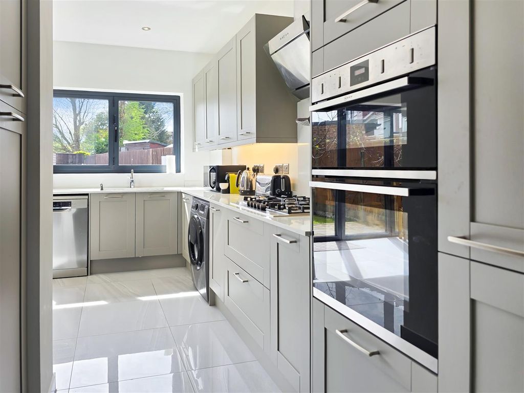 Additional image 3 of 4 bed semi-detached house for saleGledwood Gardens, Hayes UB4