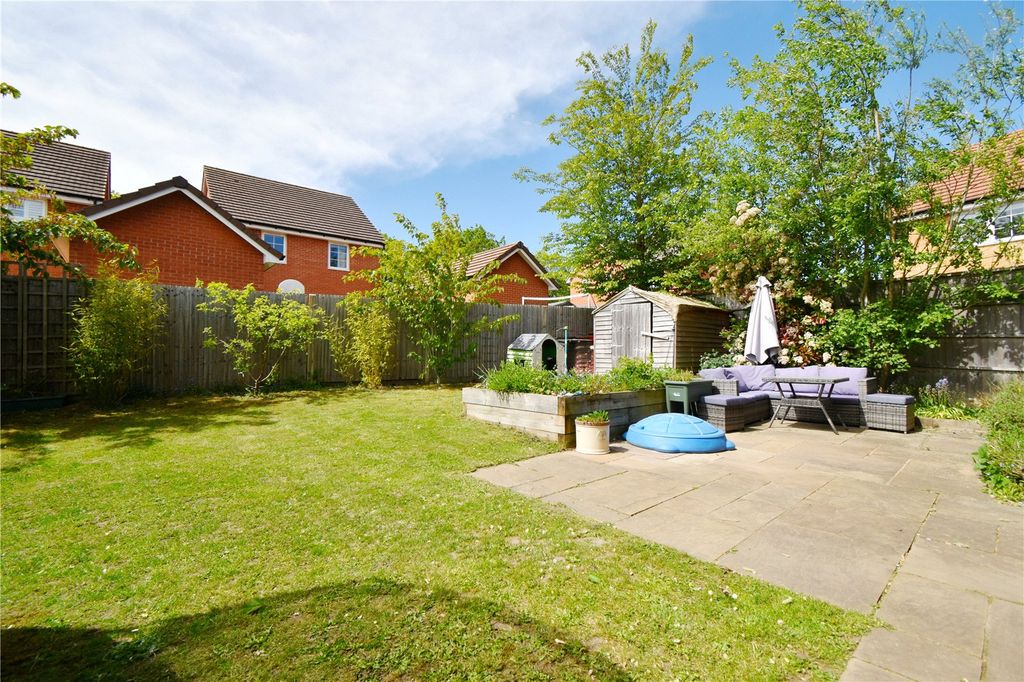 Additional image 9 of 4 bed detached house for saleViney Close, Hook, Hampshire RG27