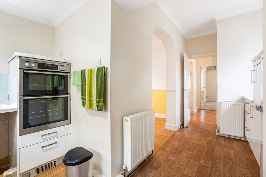 Additional image 4 of 2 bed flat for saleMilton Road, Harpenden AL5