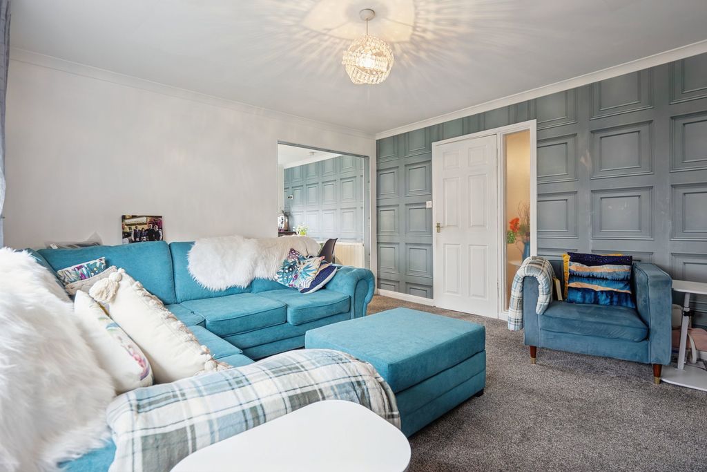 2 bed flat for sale114 Low Waters Road, Hamilton ML3 photo 4