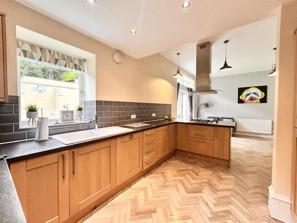 Additional image 9 of 4 bed semi-detached house for saleLinden Road, Halifax HX3