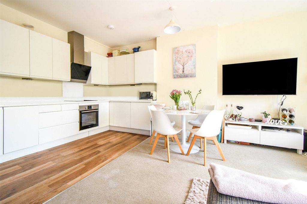 Additional image 8 of 2 bed maisonette for saleElms Road, Hook, Hampshire RG27