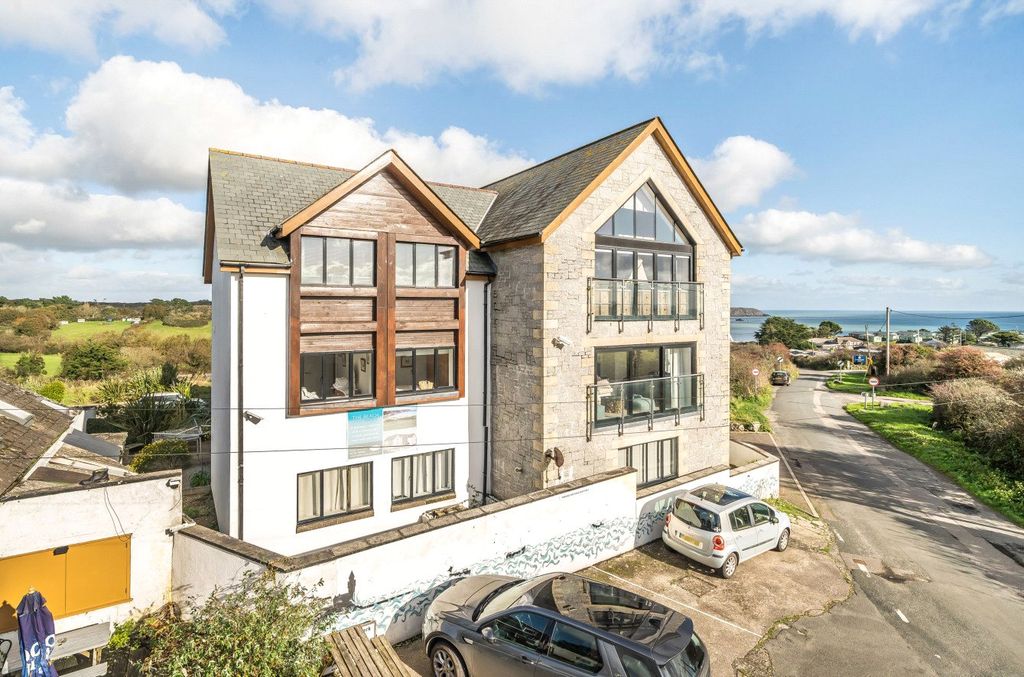 2 bed flat for saleThe Beach, Kennack Sands, The Lizard, Cornwall TR12