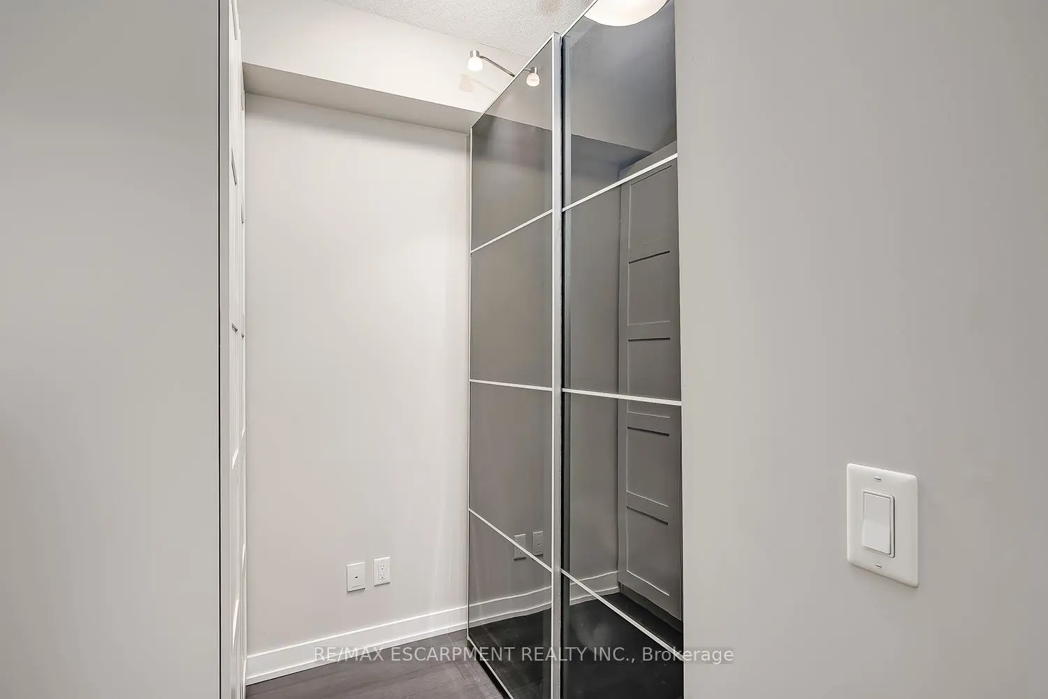 5240 Dundas Street 604 photo 4
