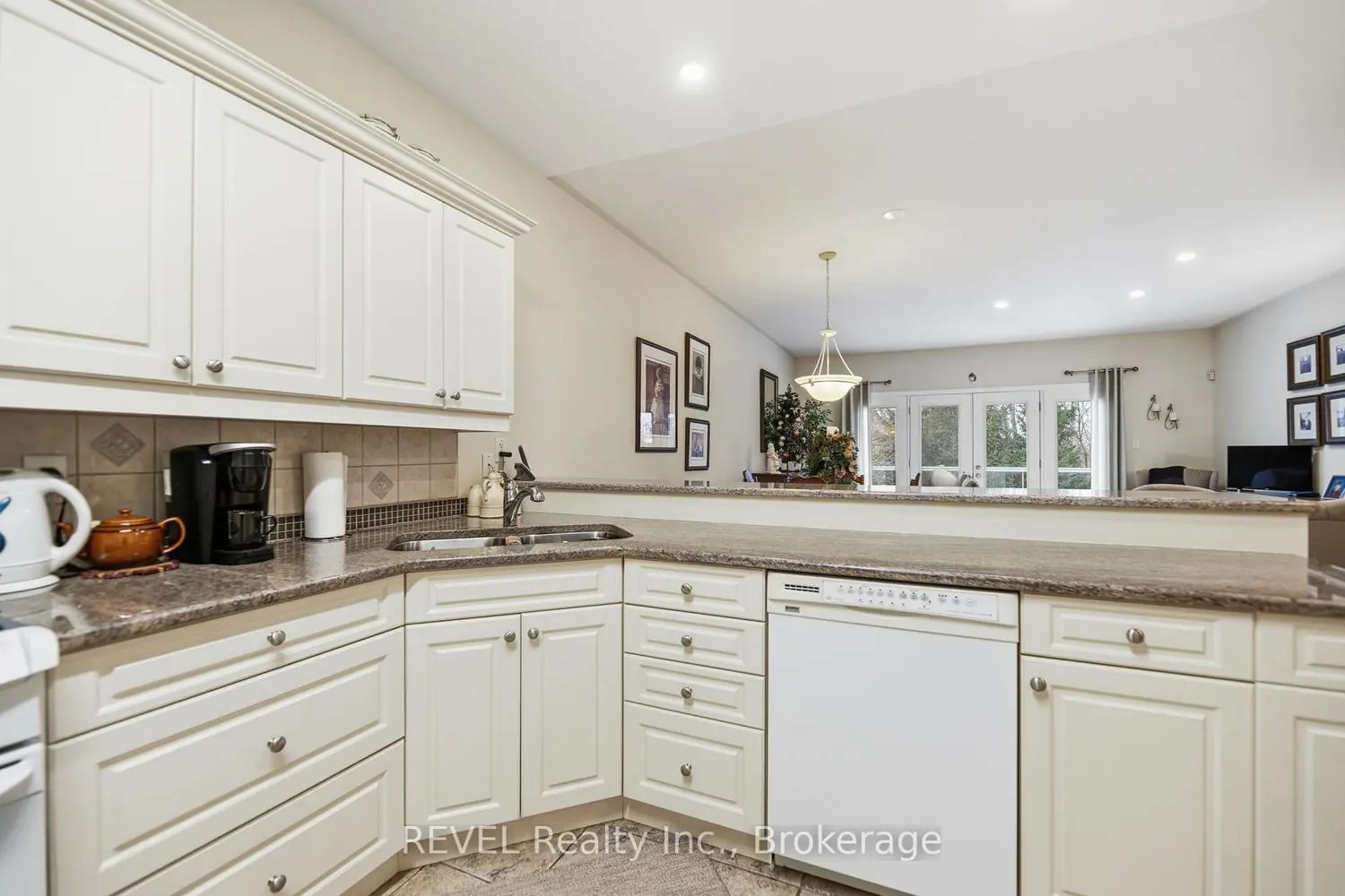 6295 Forest Ridge Drive photo 3