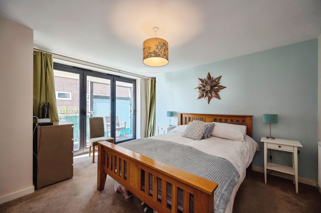 Additional image 9 of 2 bed flat for saleChannel House, 386 Sea Front, Hayling Island, Hampshire PO11