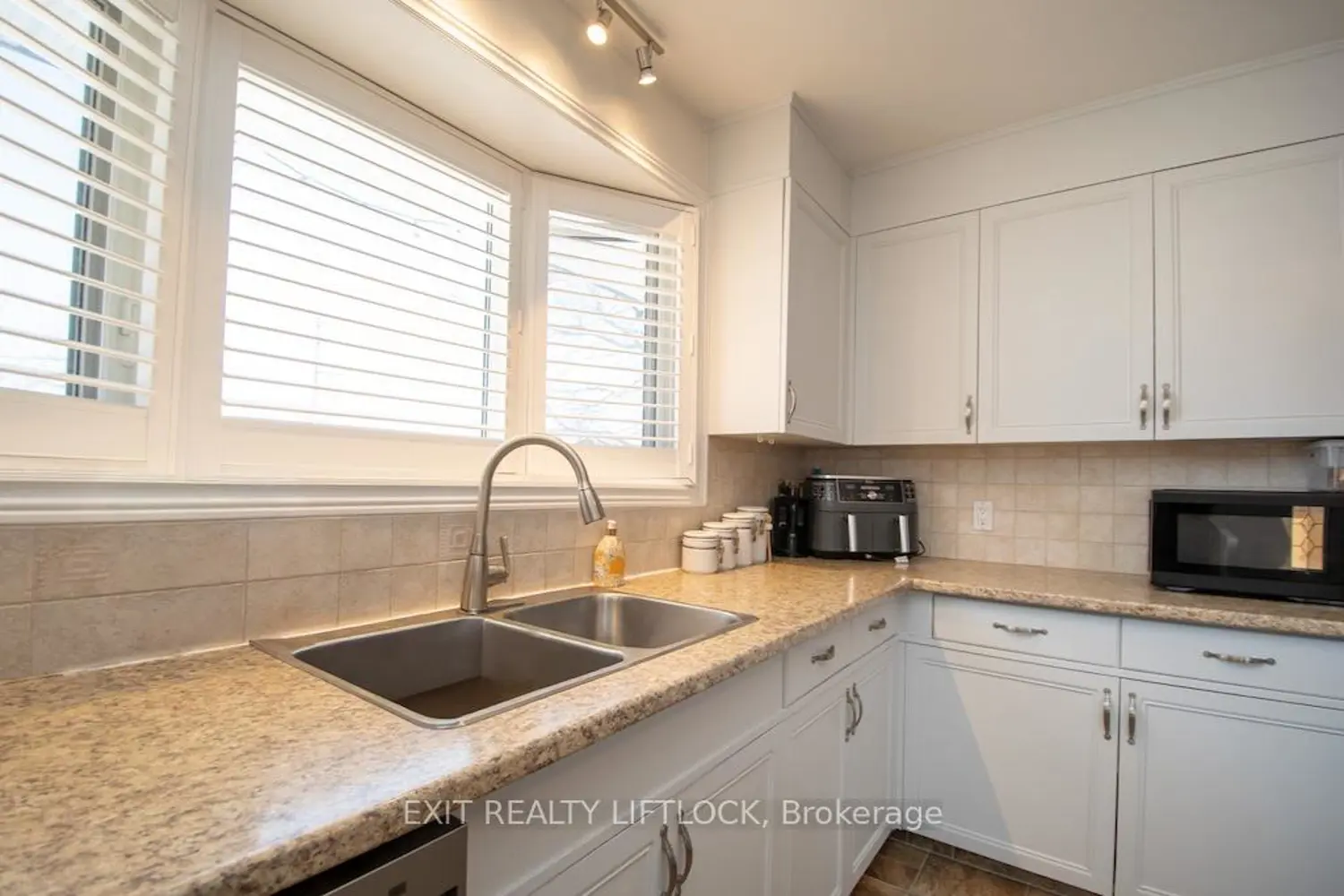 871 Westdale Avenue photo 4
