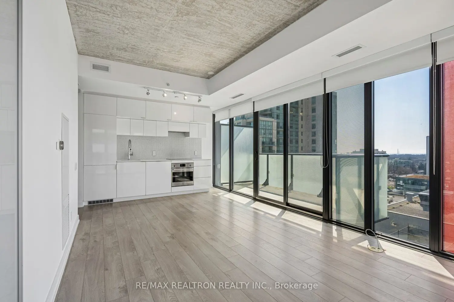185 Roehampton Avenue 1212 photo 5
