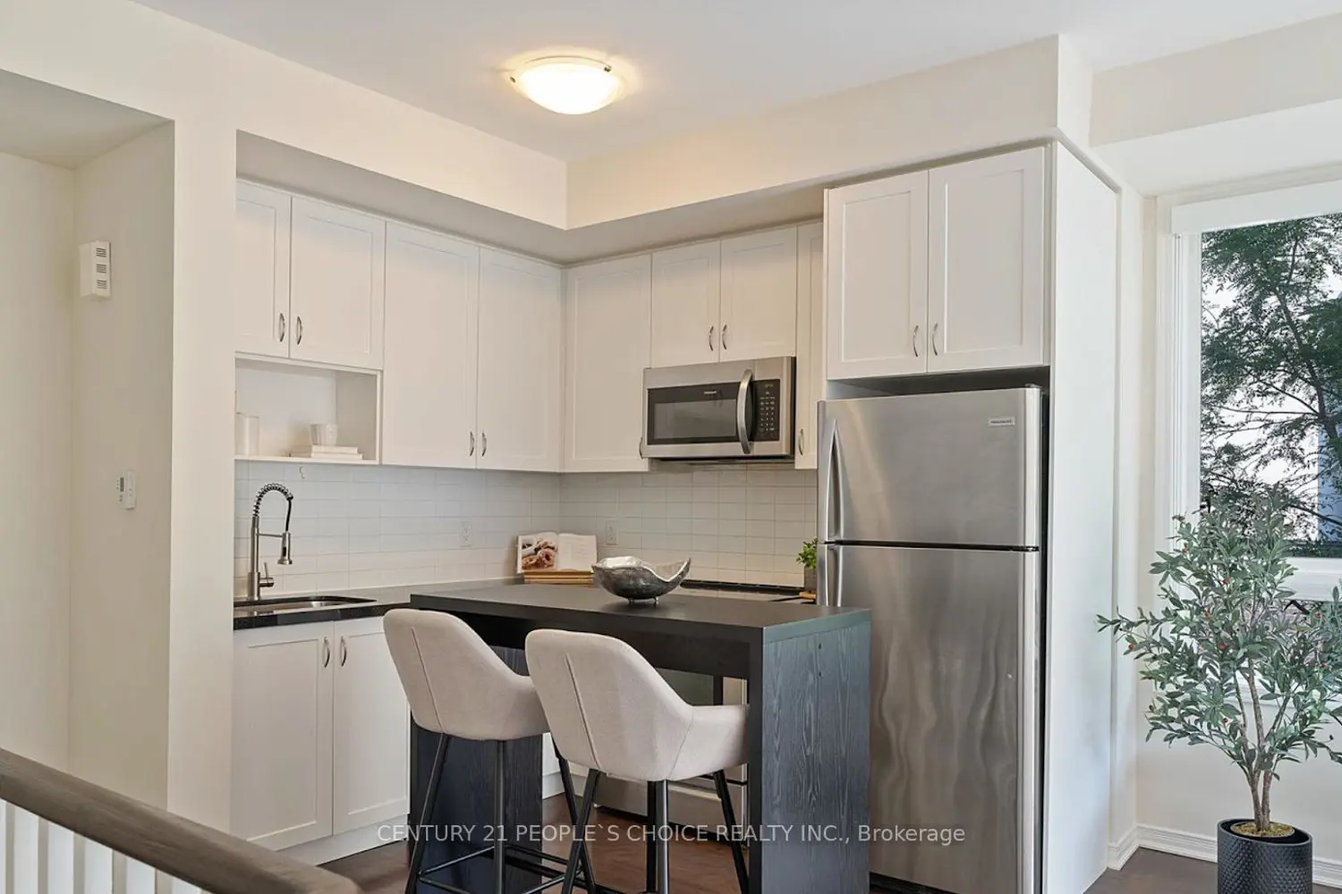 1110 Briar Hill Avenue 312 photo 4