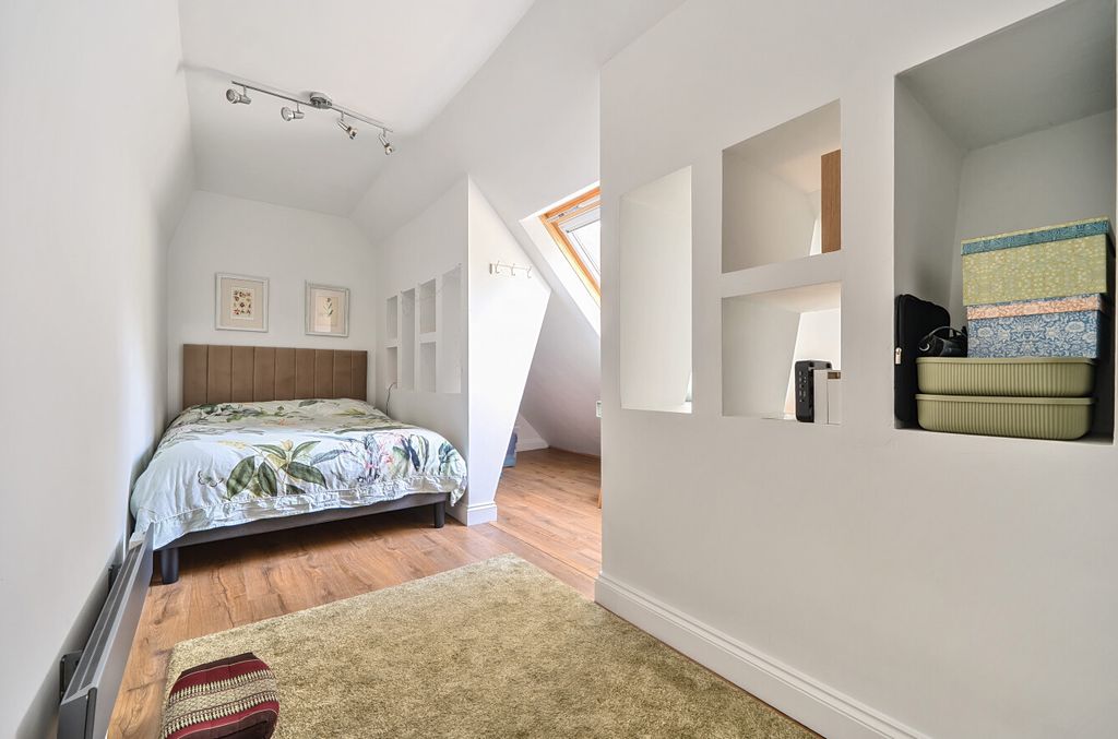 Additional image 9 of 1 bed flat for saleHindhead, Surrey GU26