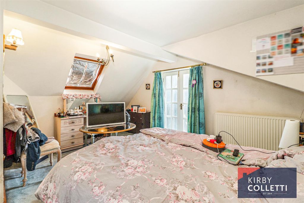 Additional image 18 of 4 bed semi-detached house for saleGoose Green, Hoddesdon EN11