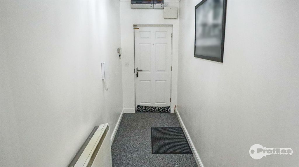 2 bed flat for salePriory Walk, Hinckley LE10 photo 5
