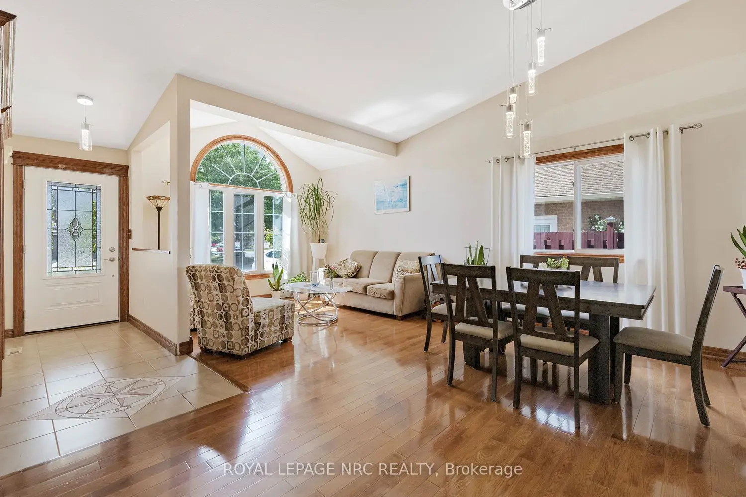 46 Foxhill Crescent photo 4