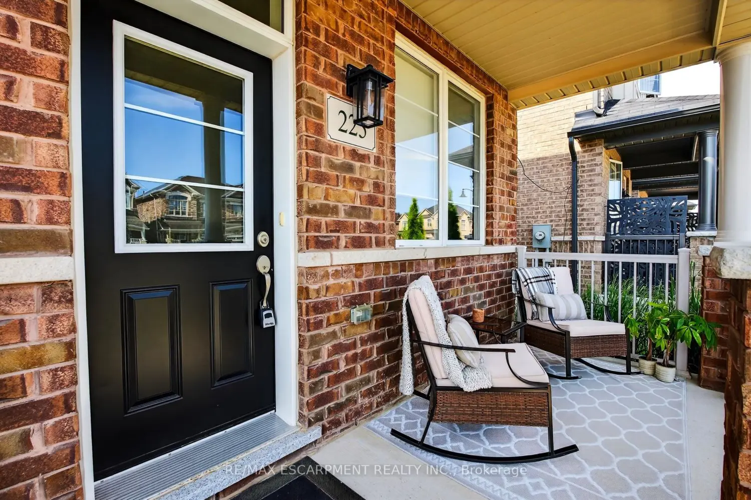 225 Skinner Road photo 2
