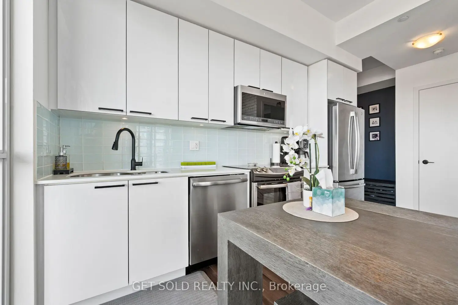10 Park Lawn Road 2407 photo 3