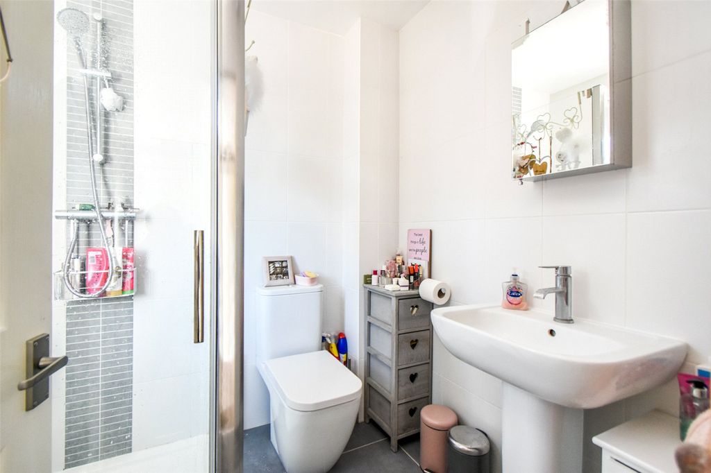 Additional image 7 of 2 bed maisonette for saleElms Road, Hook, Hampshire RG27