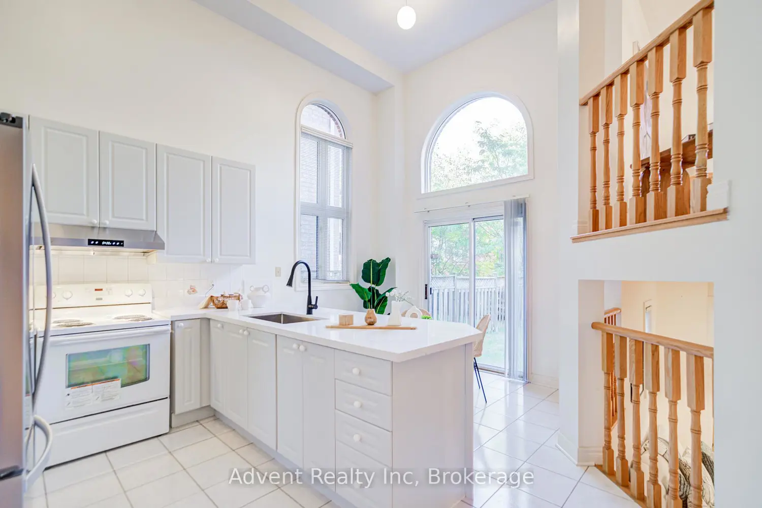 147 Frank Endean Road photo 5