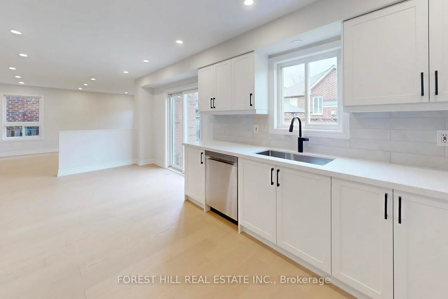 10 Reddenhurst Crescent photo 5