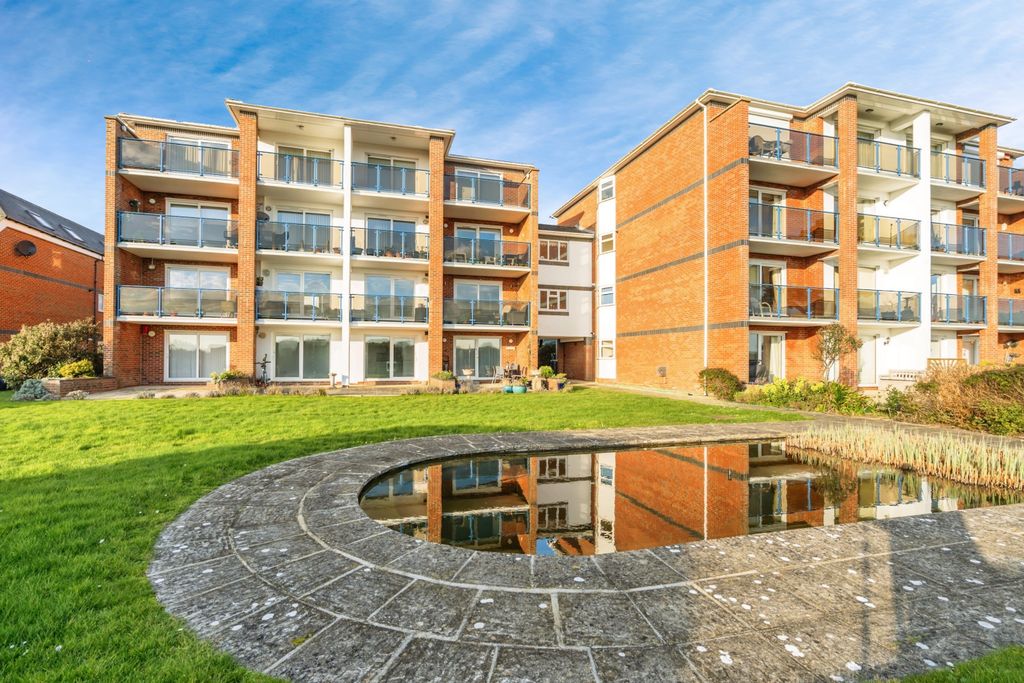 Additional image 6 of 1 bed flat for sale390 Sea Front, Hayling Island PO11
