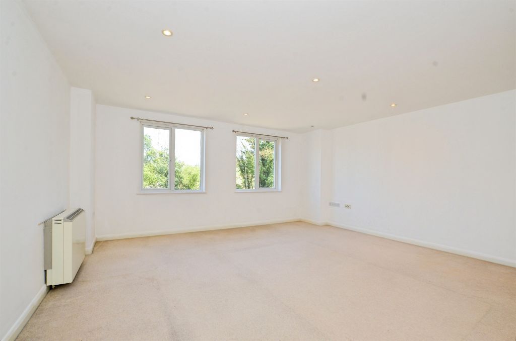 Additional image 3 of 2 bed flat for saleRoundwood Lane, Harpenden AL5