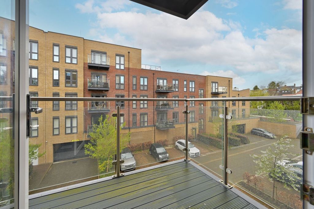 Additional image 11 of 2 bed flat for saleFrogmore Road, Hemel Hempstead HP3