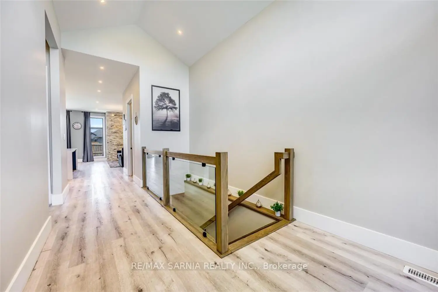 616 Mead Court photo 4
