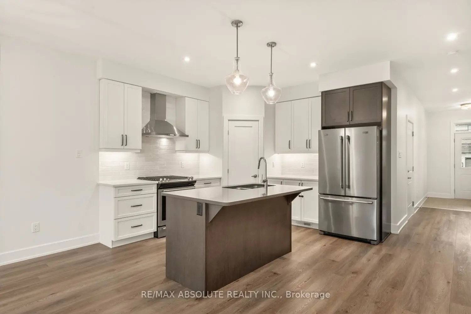 8 Taber Street photo 5