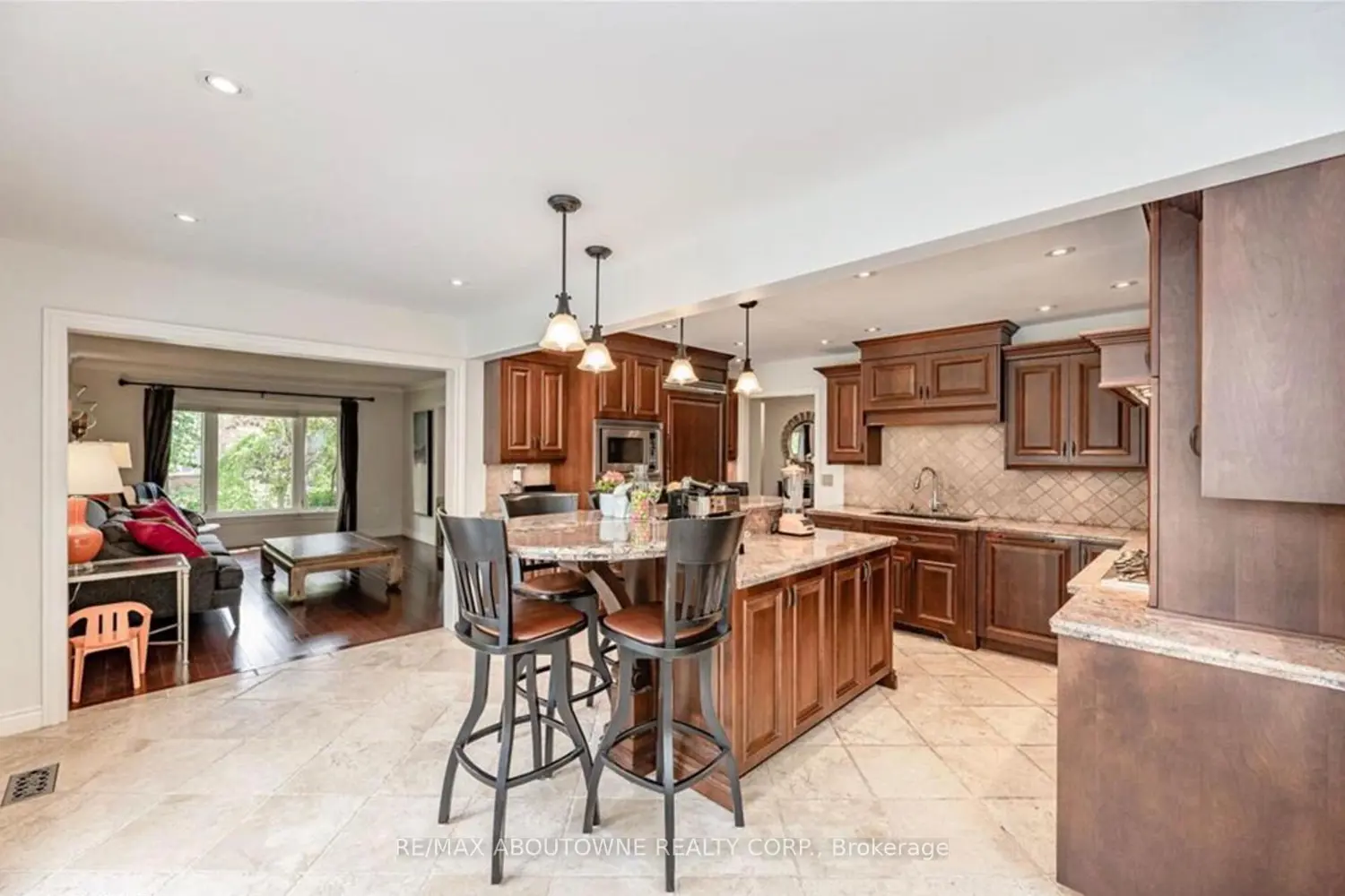 Additional image 5 of 500 Blenheim Crescent