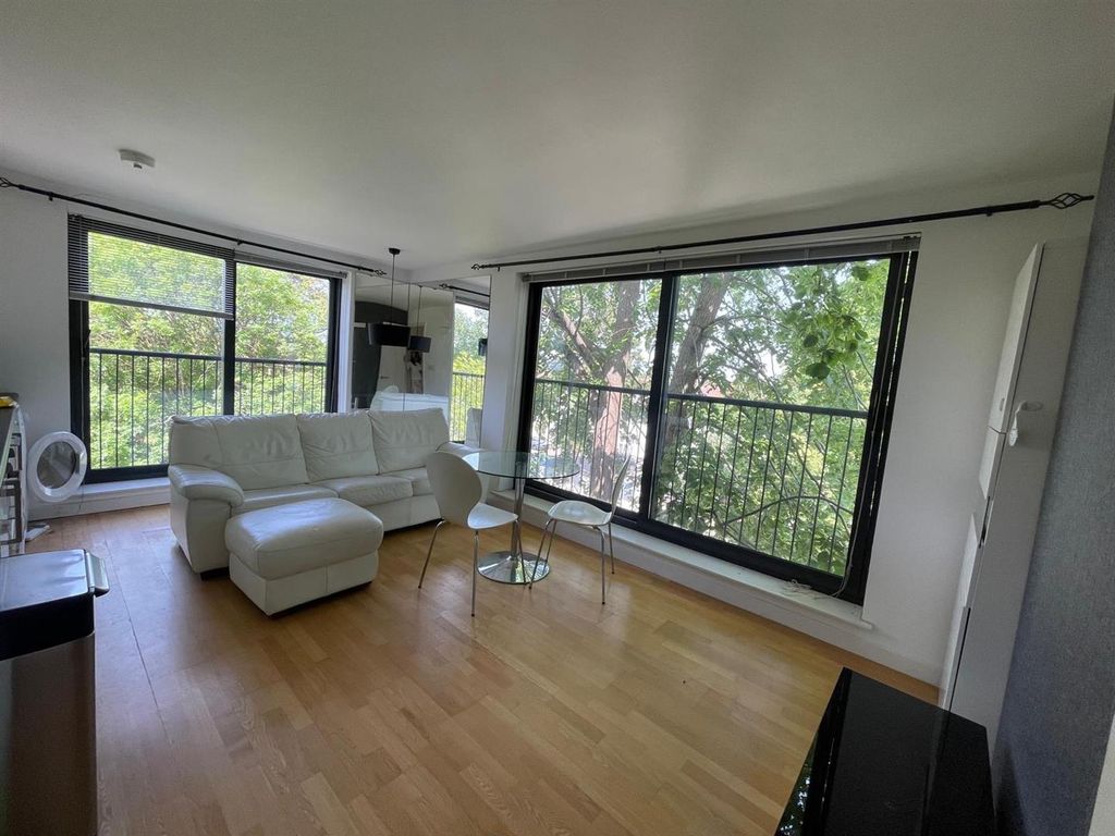 1 bed flat for saleBath Road, Hounslow TW4 photo 2