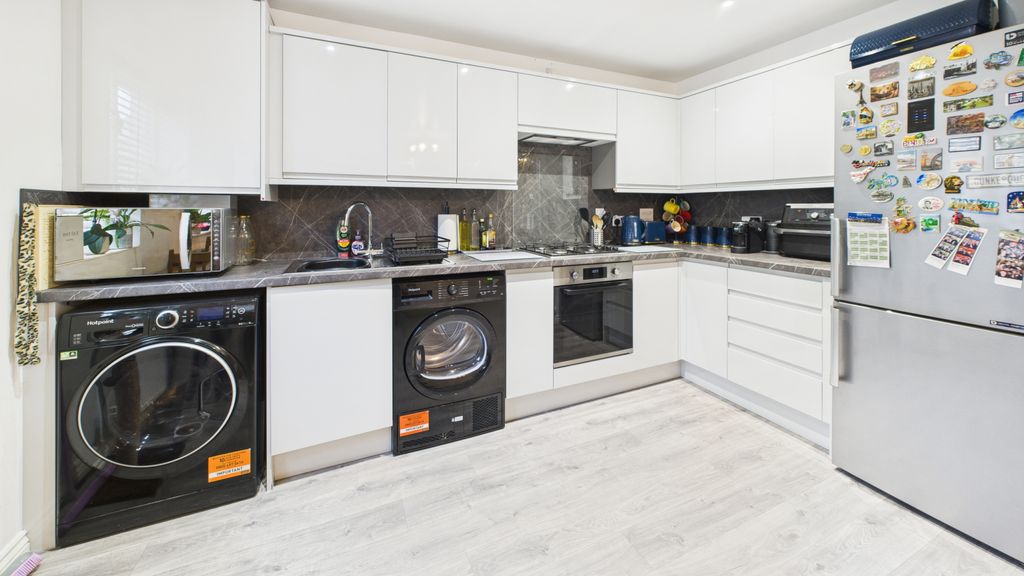2 bed flat for saleHayle TR27 photo 4