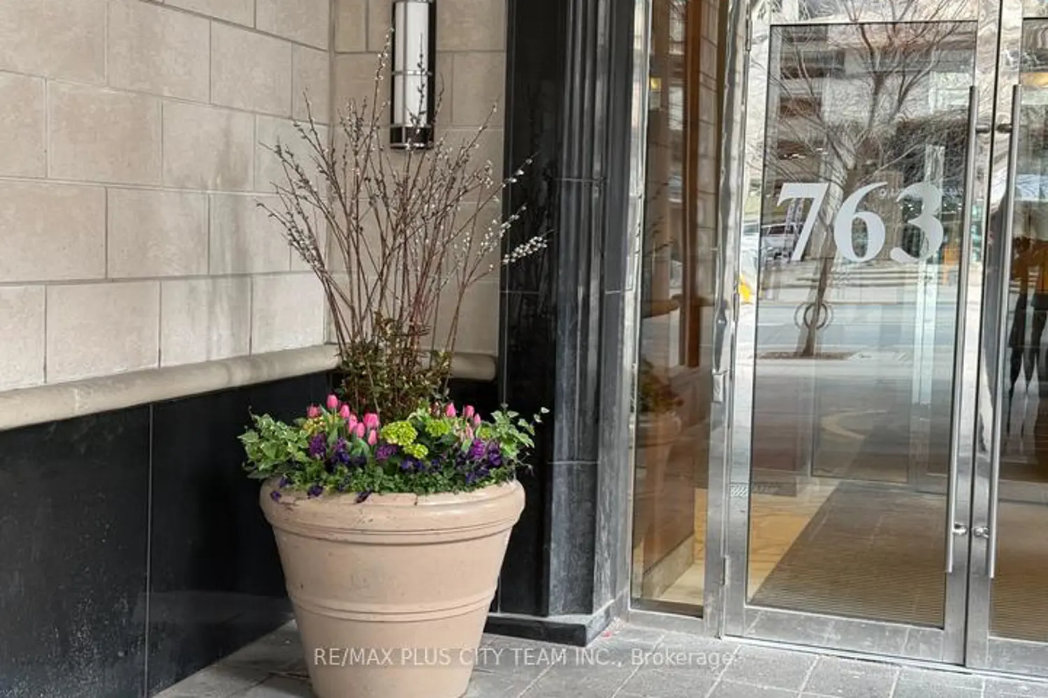 763 Bay Street 2812 photo 2