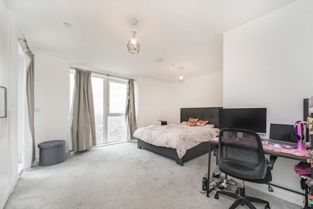 Additional image 5 of 3 bed flat for salePrince Regent Road, Hounslow TW3