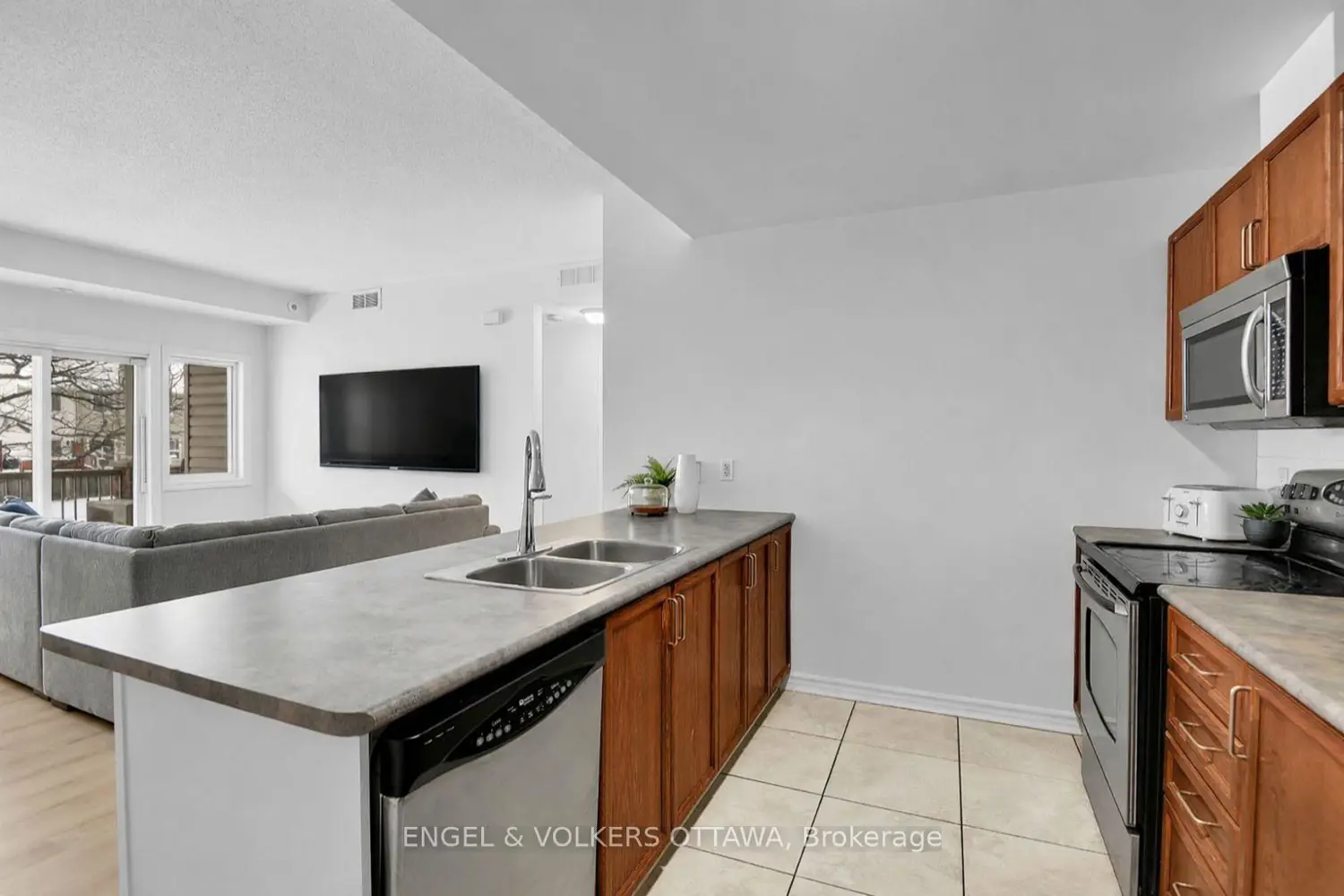 Additional image 8 of 165 Waterbridge Drive 5