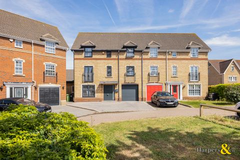 Pinewood Place, Dartford DA2