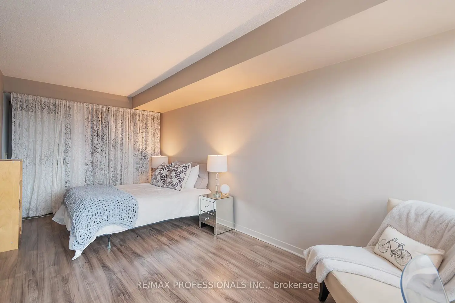 Additional image 10 of 1040 The Queensway 704