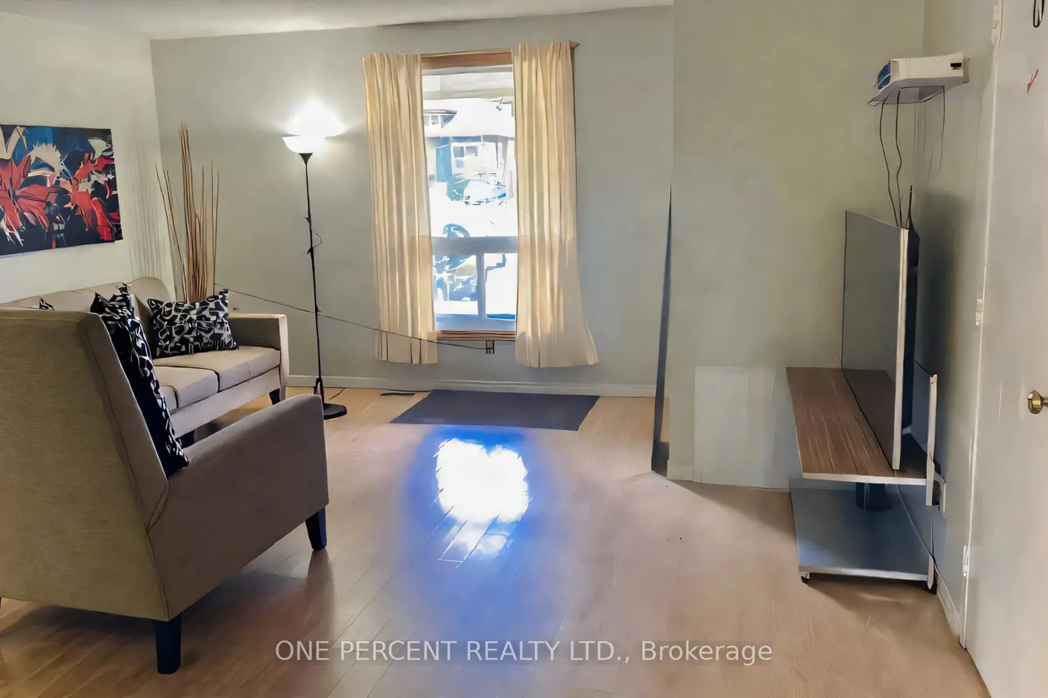 873 William Street photo 2
