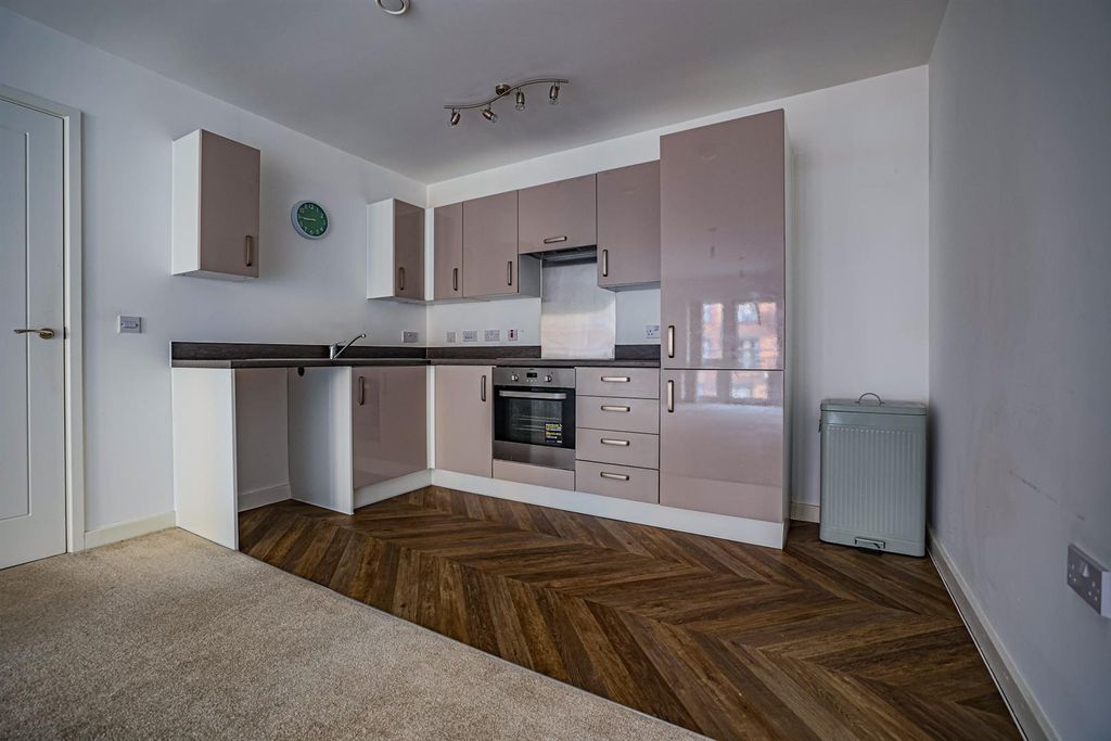 Additional image 2 of 2 bed flat for saleFrogmore Road, Hemel Hempstead HP3